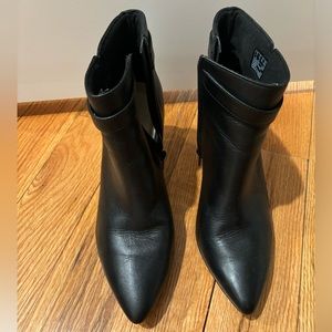 Black heel boots